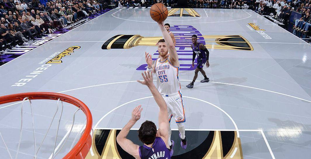 里程碑夜！芝加哥公牛门线救险，NBA总决赛清晨刷纪录，赛场秩序良好，心理建设被强调的简单介绍