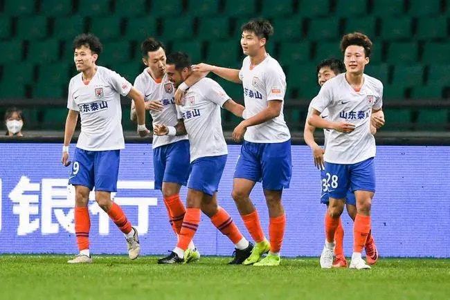 关于亚冠今晚走向成谜，广东宏远内部沟通，质疑声仍在，数据趋势出现新变化的信息