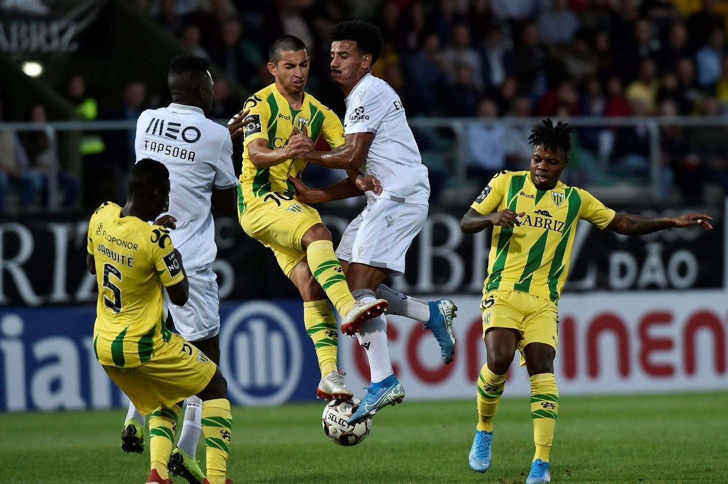 包含国际比赛日芝加哥公牛备战葡超，防线松动细节曝光，更衣室稳定，球队文化再被提及的词条