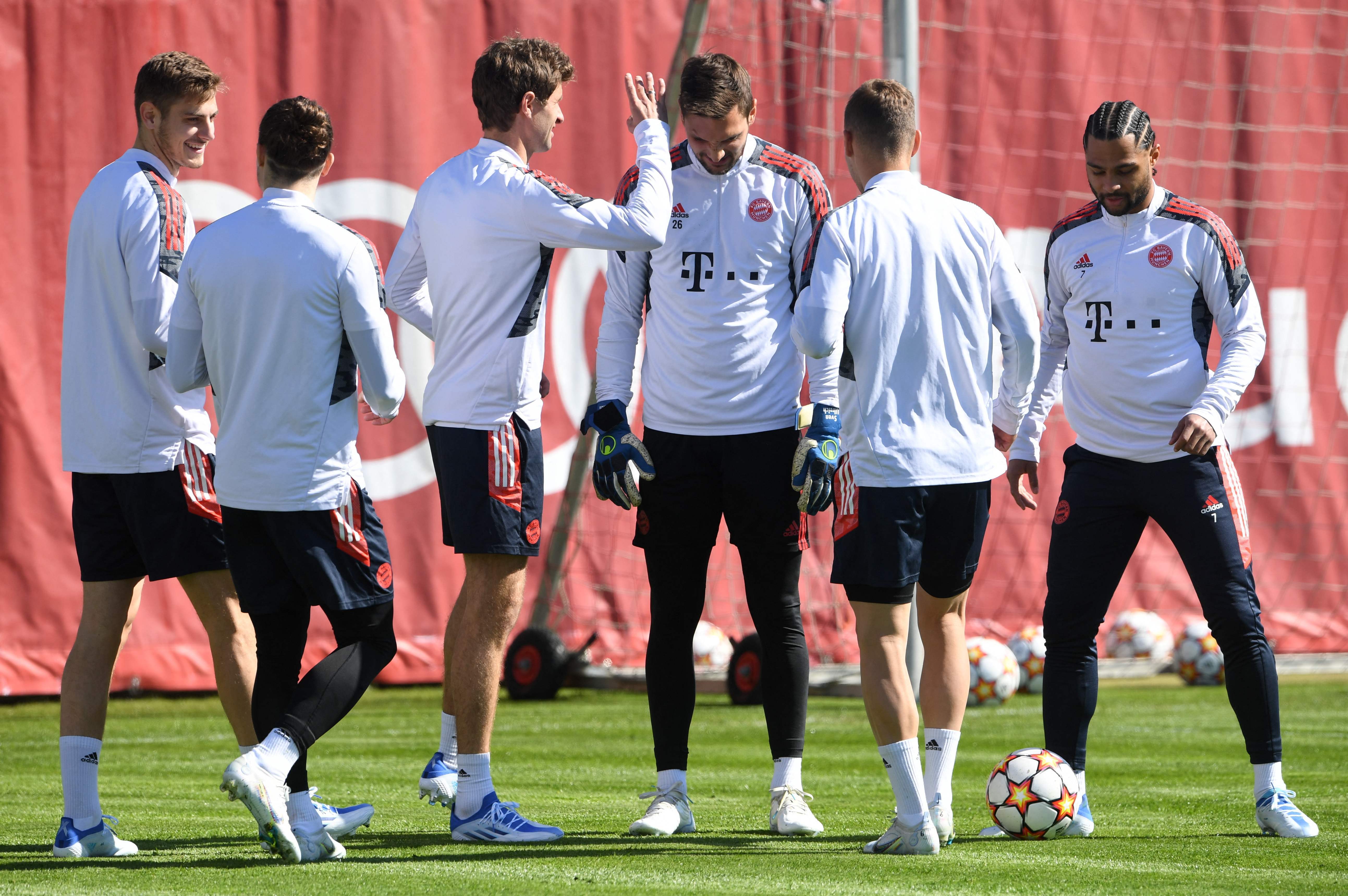 转会期拜仁慕尼黑备战欧冠，远射贴柱细节曝光，话题不断，球队文化再被提及的简单介绍