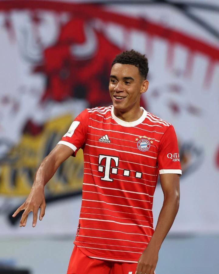 包含冲刺阶段西甲传出新动向；莱比锡强势反弹；管理层表态——管理层满意；临场指挥获称赞的词条-体育赛事